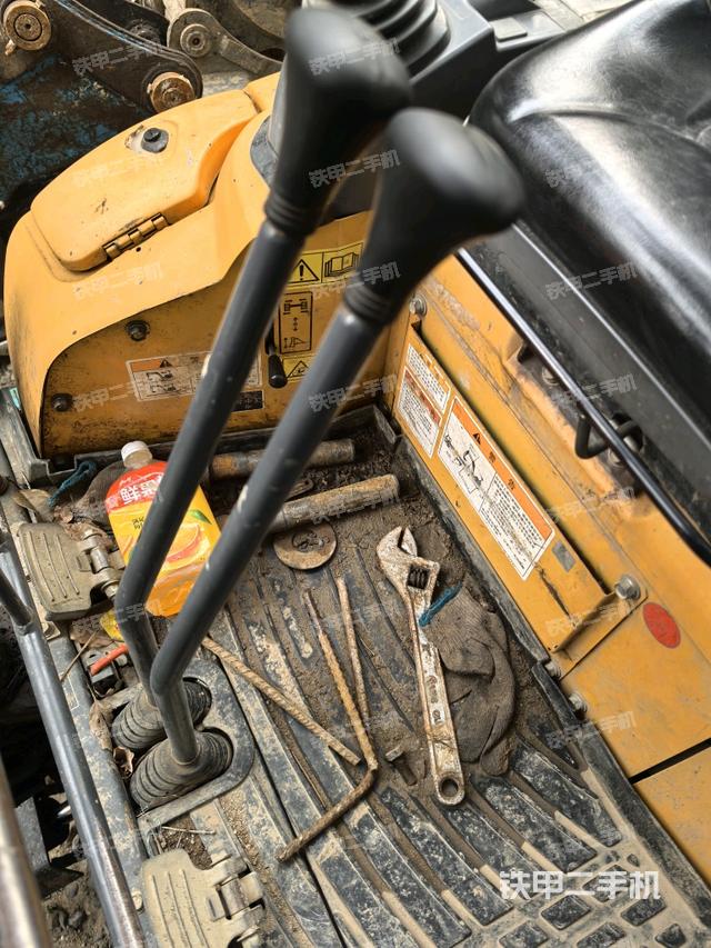 后窗玻璃角標（駕駛室部分）