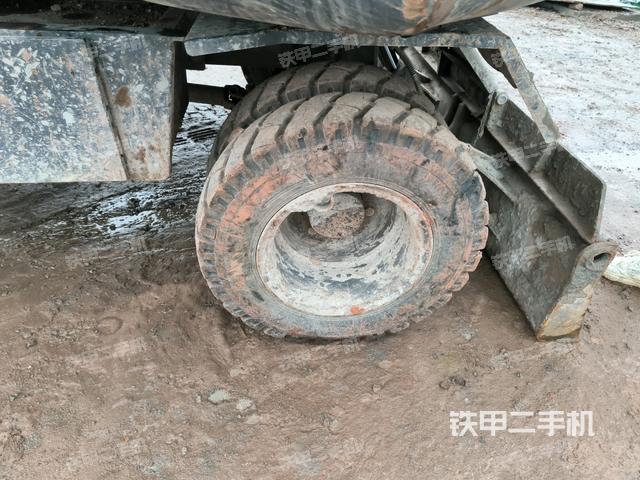 左驅(qū)動輪（行走機(jī)構(gòu)）