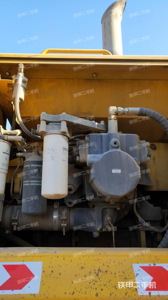 液壓泵艙室正面整體（整機(jī)外觀）