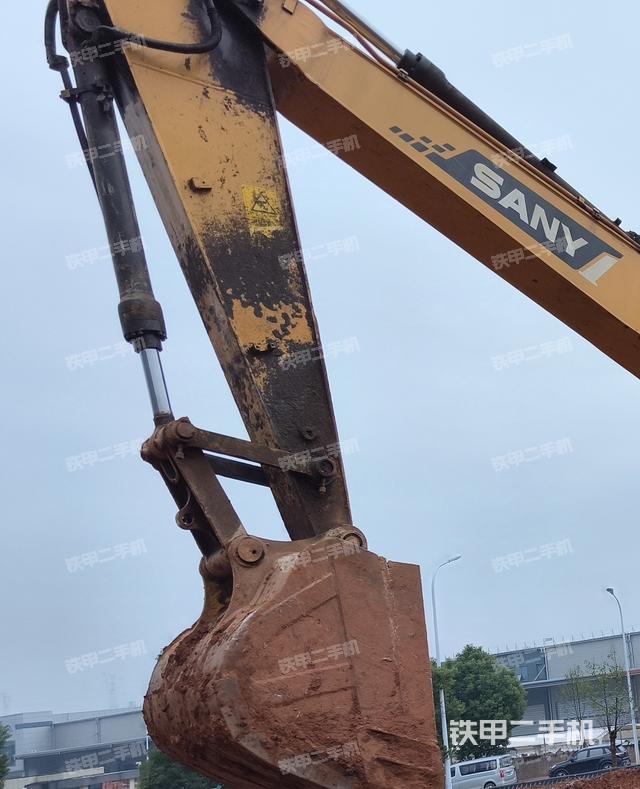 大臂油缸整體?豎拍（工作和回轉(zhuǎn)裝置）