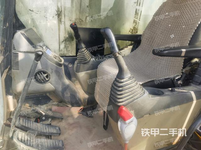 駕駛室整體（整機(jī)外觀）