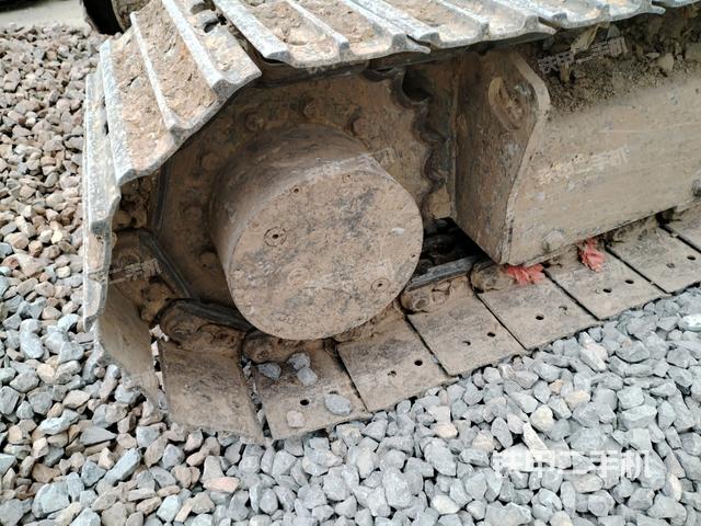 右驅(qū)動輪（行走機構(gòu)）