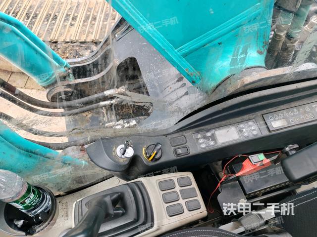 座椅右側(cè)控制臺(tái)/鑰匙門/油門/含右手柄(駕駛室部分) 座椅右側(cè)控制臺(tái)/鑰匙門/油門/含右手柄(駕駛室部分)