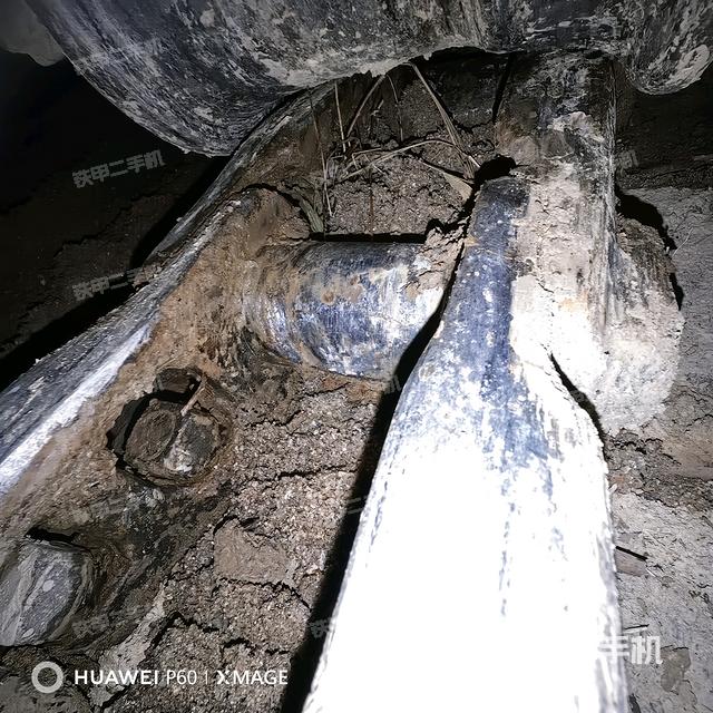 單側(cè)履帶整體(整機(jī)外觀) 單側(cè)履帶整體(整機(jī)外觀)