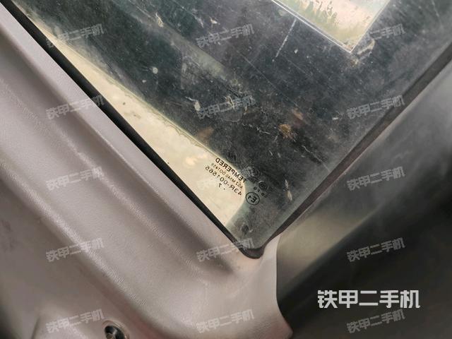 左后方玻璃角標(biāo)(駕駛室部分) 左后方玻璃角標(biāo)(駕駛室部分)