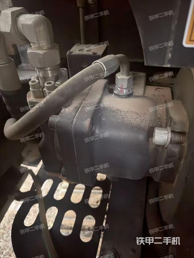 液壓泵艙室正面整體（整機(jī)外觀）