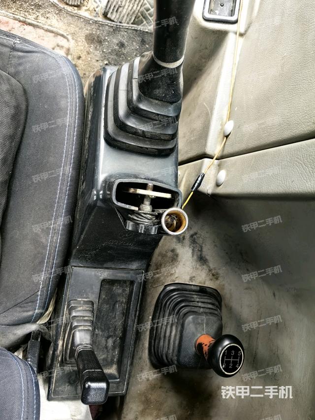 座椅右側(cè)控制臺/鑰匙門/油門/含右手柄（駕駛室部分）