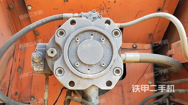 液壓泵艙室正面整體(整機外觀) 液壓泵艙室正面整體(整機外觀)