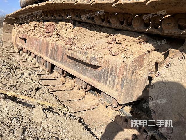 單側(cè)履帶整體(整機(jī)外觀) 單側(cè)履帶整體(整機(jī)外觀)