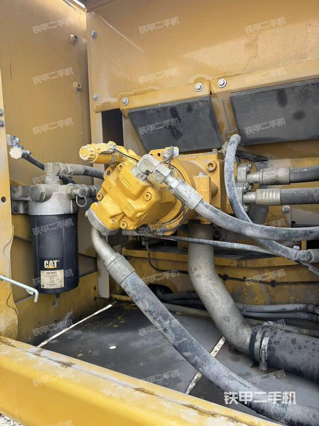 液壓泵艙室正面整體(整機(jī)外觀) 液壓泵艙室正面整體(整機(jī)外觀)
