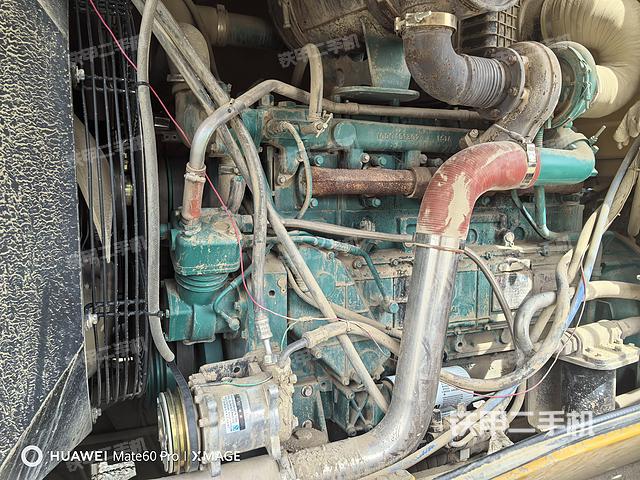 發(fā)動機(jī)右側(cè)（整機(jī)外觀及大件）