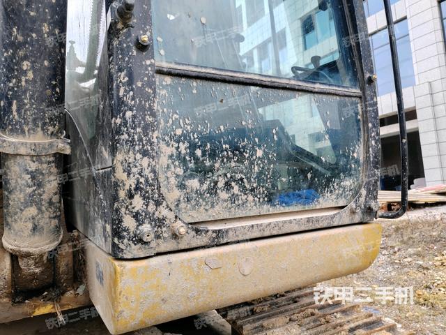 轉(zhuǎn)盤和下車架正前(工作和回轉(zhuǎn)裝置) 轉(zhuǎn)盤和下車架正前(工作和回轉(zhuǎn)裝置)