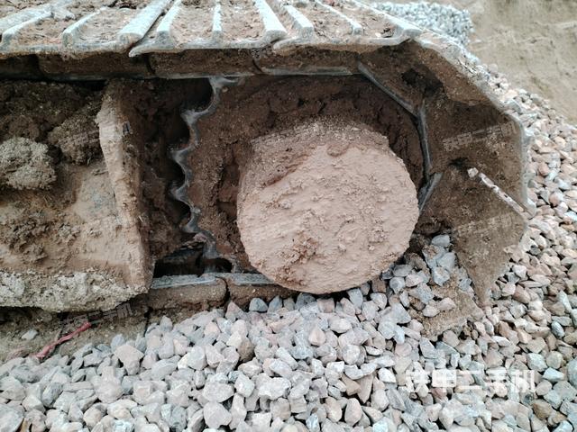 左驅(qū)動輪（行走機構(gòu)）