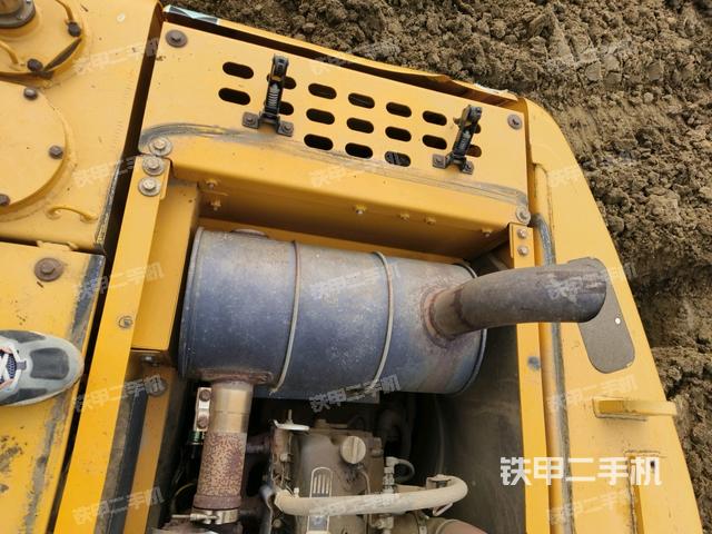 氣門(mén)室蓋螺絲特寫(xiě)（上車(chē)部件）