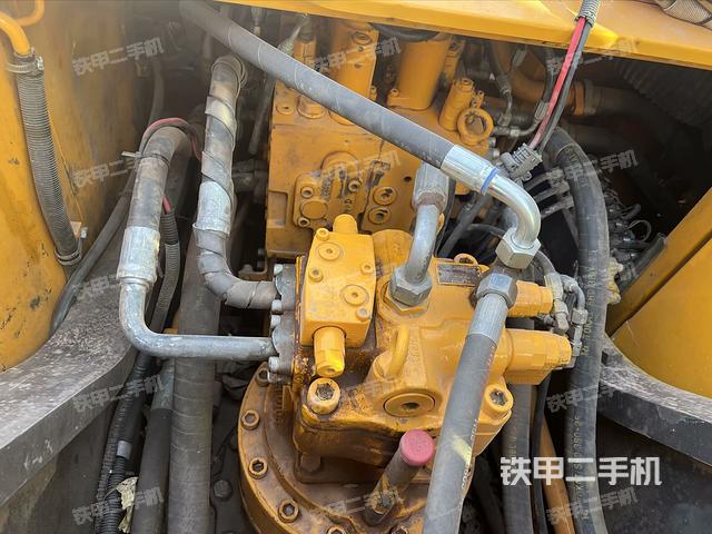 回轉(zhuǎn)馬達(dá)和主控閥（整機(jī)外觀）