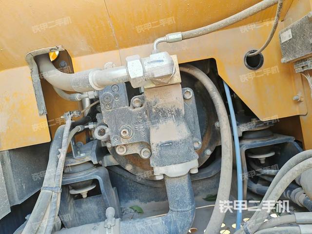 液壓泵艙室正面整體(整機(jī)外觀) 液壓泵艙室正面整體(整機(jī)外觀)