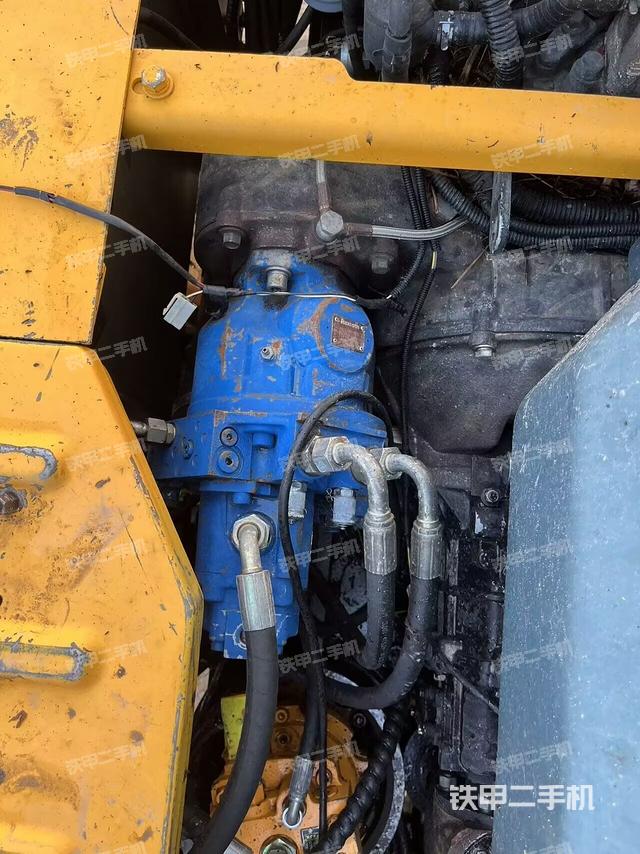 回轉(zhuǎn)馬達(dá)和主控閥（整機外觀）