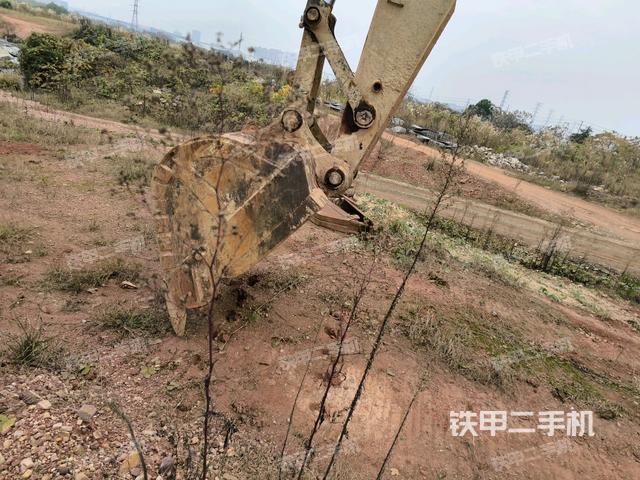 大臂背部俯視(工作和回轉(zhuǎn)裝置) 大臂背部俯視(工作和回轉(zhuǎn)裝置)