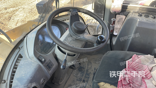 駕駛室工作臺(整機外觀及大件) 駕駛室工作臺(整機外觀及大件)