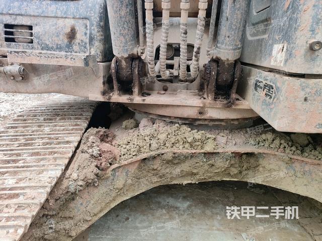 轉(zhuǎn)盤和下車架正前（工作和回轉(zhuǎn)裝置）