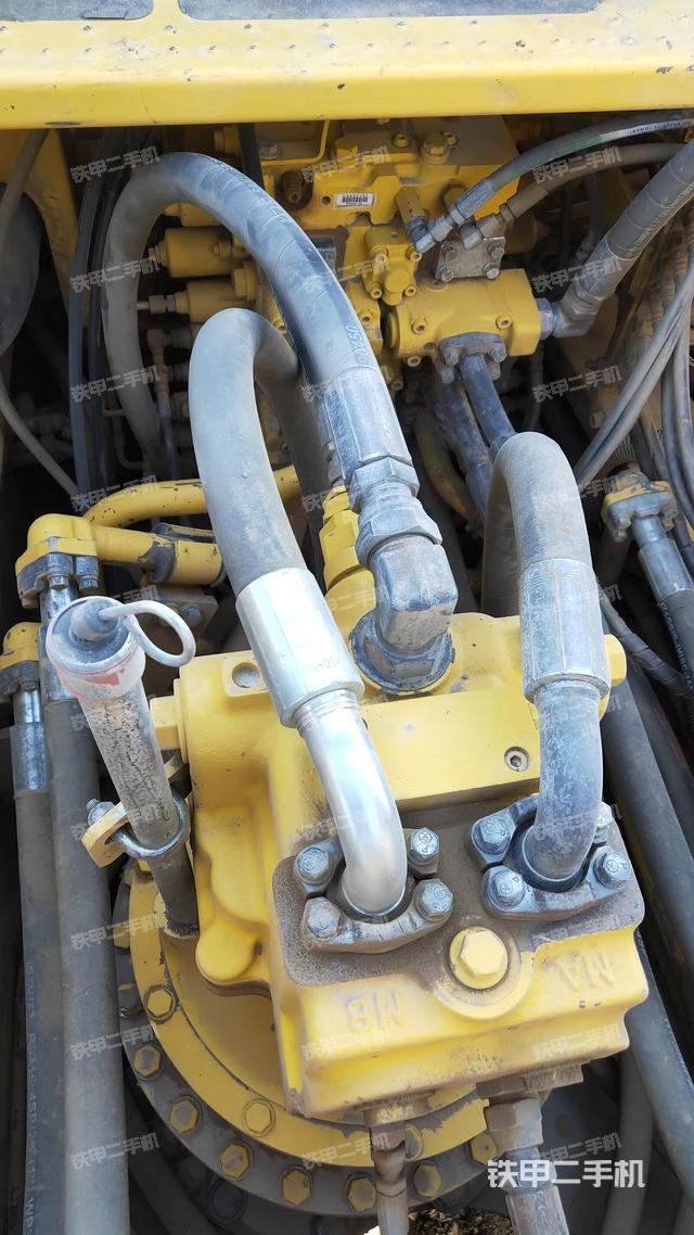 回轉(zhuǎn)馬達(dá)和主控閥（整機(jī)外觀）