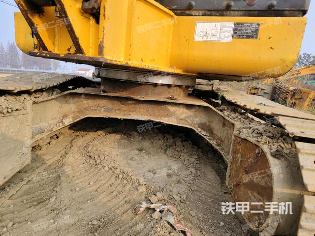 轉(zhuǎn)盤和下車架正前(工作和回轉(zhuǎn)裝置) 轉(zhuǎn)盤和下車架正前(工作和回轉(zhuǎn)裝置)