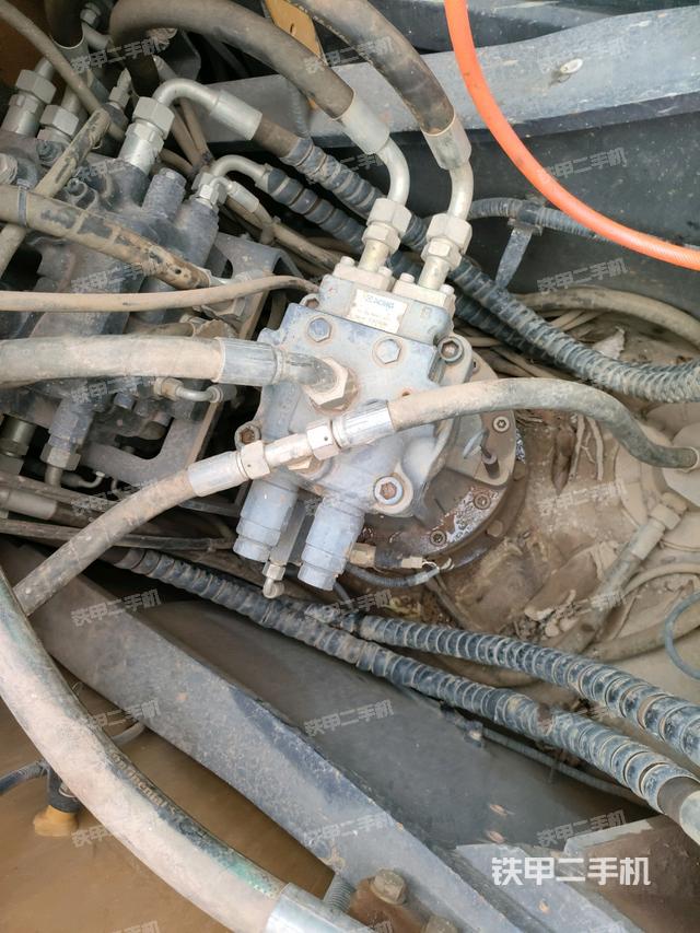 回轉(zhuǎn)馬達（上車部件）