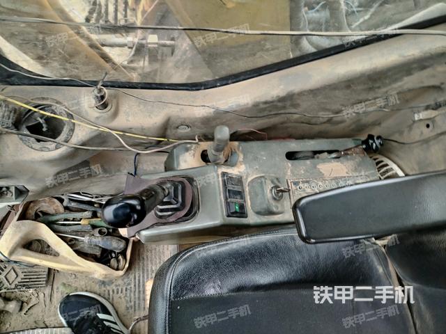座椅右側(cè)控制臺(tái)/鑰匙門/油門/含右手柄(駕駛室部分) 座椅右側(cè)控制臺(tái)/鑰匙門/油門/含右手柄(駕駛室部分)