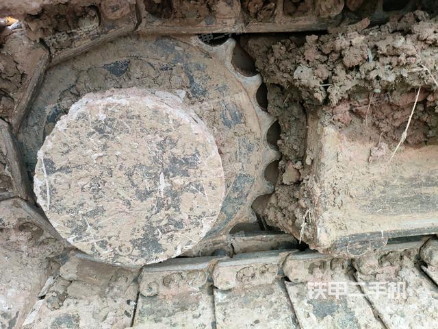 右驅(qū)動輪（行走機構(gòu)）