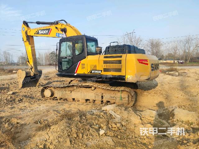 駕駛室頂部(整機外觀) 駕駛室頂部(整機外觀)