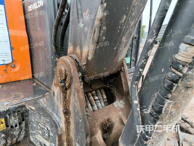 大臂根部?斜（工作和回轉(zhuǎn)裝置）