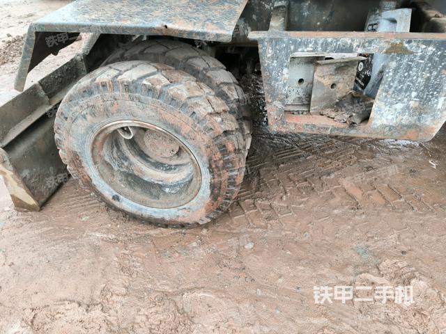 右驅(qū)動輪（行走機(jī)構(gòu)）