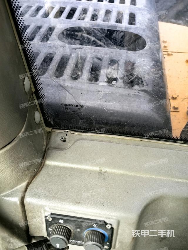 后窗玻璃角標（駕駛室部分）