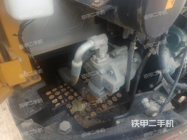 液壓泵艙室正面整體（整機(jī)外觀）