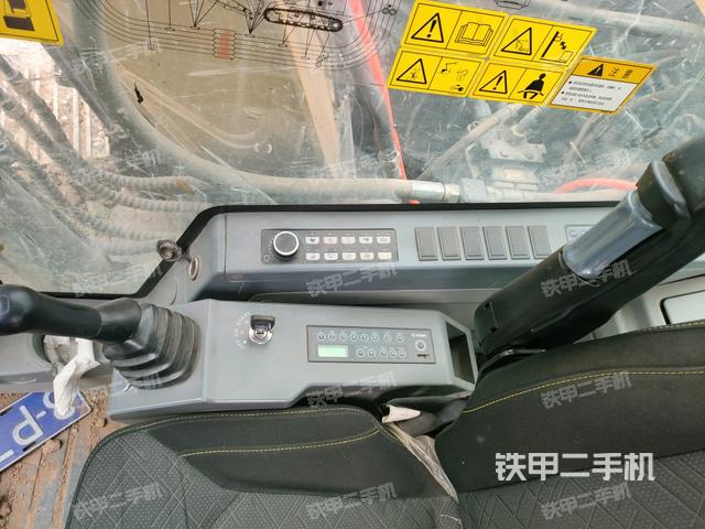 座椅右側(cè)控制臺/鑰匙門/油門/含右手柄（駕駛室部分）