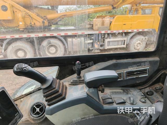 座椅左側(cè)控制臺/音響/含左手柄(駕駛室部分) 座椅左側(cè)控制臺/音響/含左手柄(駕駛室部分)