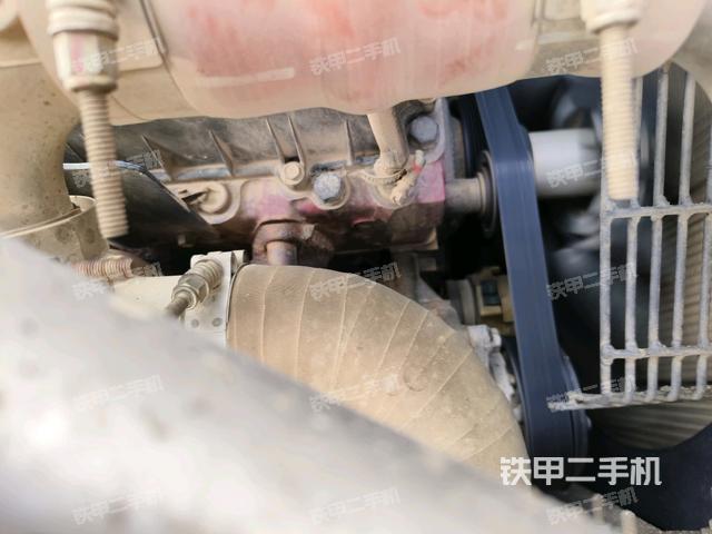 中央回轉(zhuǎn)接頭特寫(xiě)（上車(chē)部件）