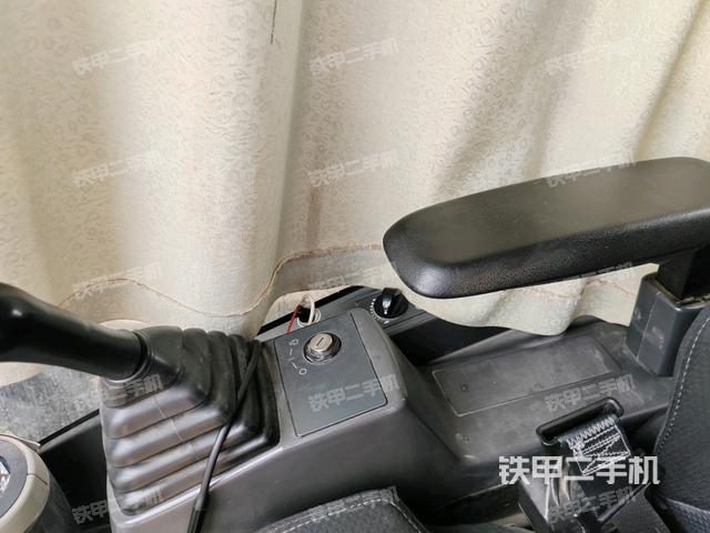 后窗玻璃角標(biāo)(駕駛室部分) 后窗玻璃角標(biāo)(駕駛室部分)