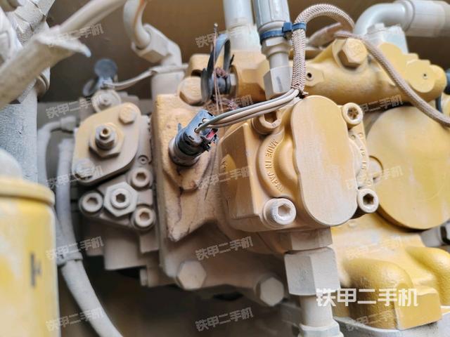 散熱器正面(大件艙室) 散熱器正面(大件艙室)