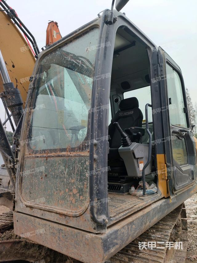 駕駛室左前45度（駕駛室部分）