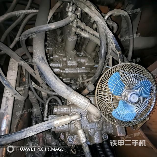 回轉(zhuǎn)馬達(dá)和主控閥(整機(jī)外觀) 回轉(zhuǎn)馬達(dá)和主控閥(整機(jī)外觀)