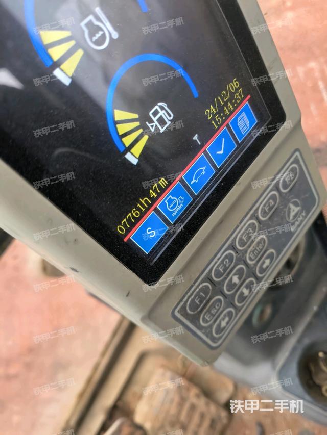 座椅右側(cè)控制臺(tái)/鑰匙門(mén)/油門(mén)/含右手柄（駕駛室部分）