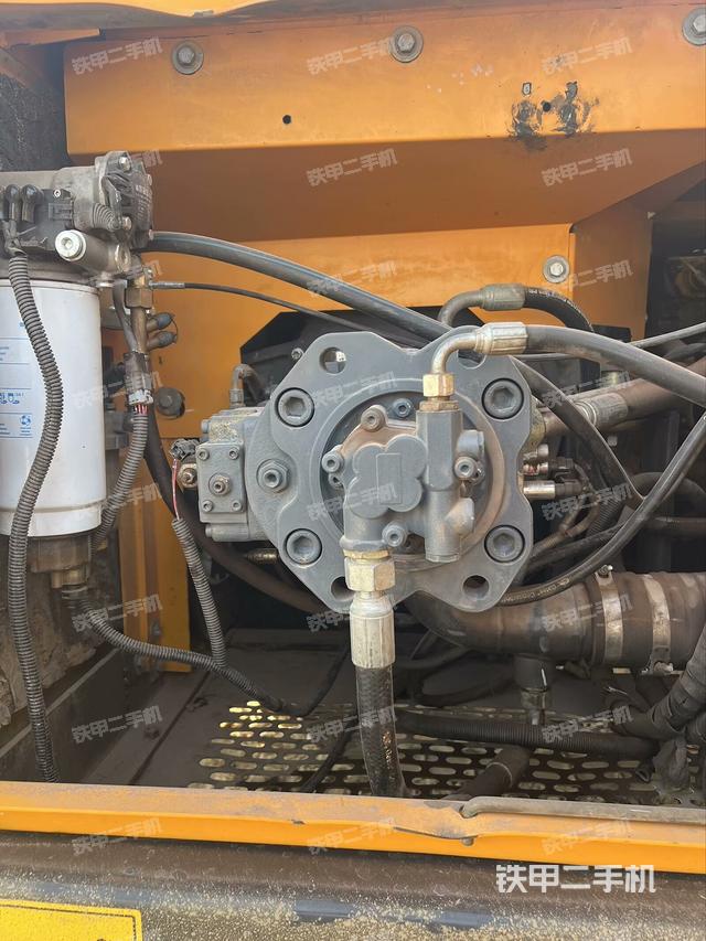 液壓泵艙室正面整體（整機(jī)外觀）