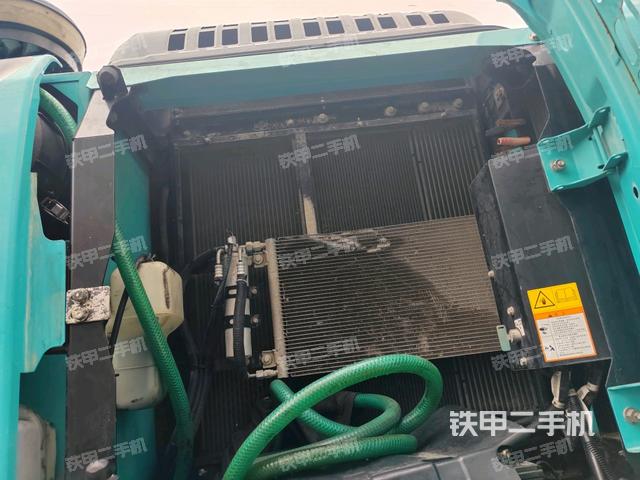 散熱器正面(大件艙室) 散熱器正面(大件艙室)