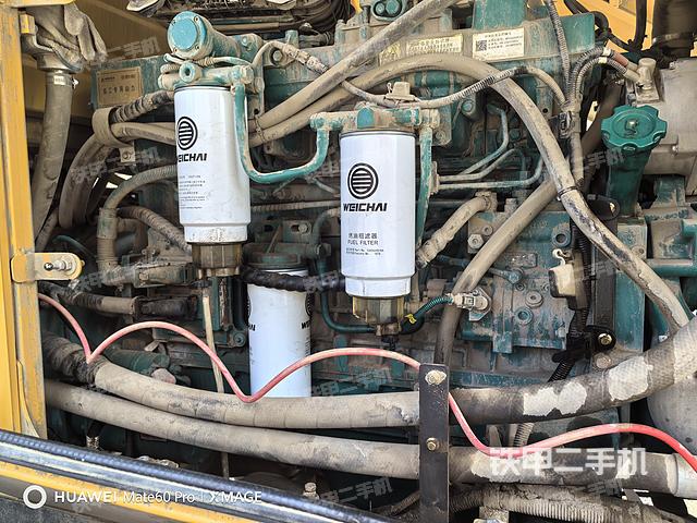 發(fā)動機(jī)左側(cè)（整機(jī)外觀及大件）