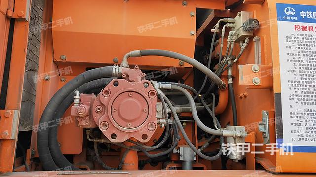 液壓泵艙室正面整體(整機(jī)外觀) 液壓泵艙室正面整體(整機(jī)外觀)