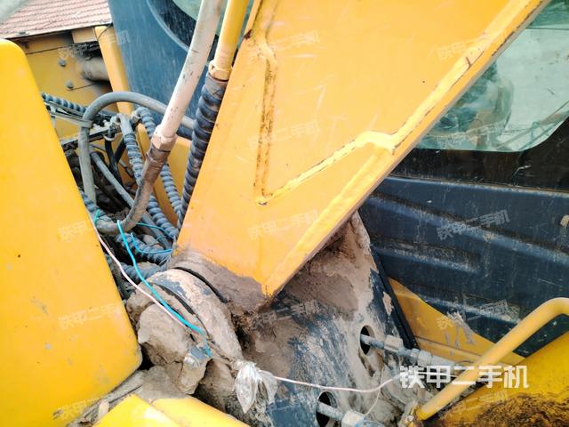轉(zhuǎn)盤和下車架正前(工作和回轉(zhuǎn)裝置) 轉(zhuǎn)盤和下車架正前(工作和回轉(zhuǎn)裝置)
