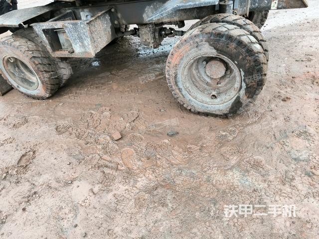 右側(cè)履帶整體?（行走機(jī)構(gòu)）