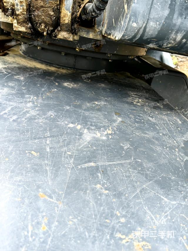 轉(zhuǎn)盤和下車架正前（工作和回轉(zhuǎn)裝置）