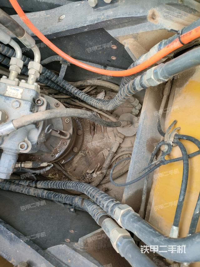 中央回轉(zhuǎn)接頭特寫（上車部件）